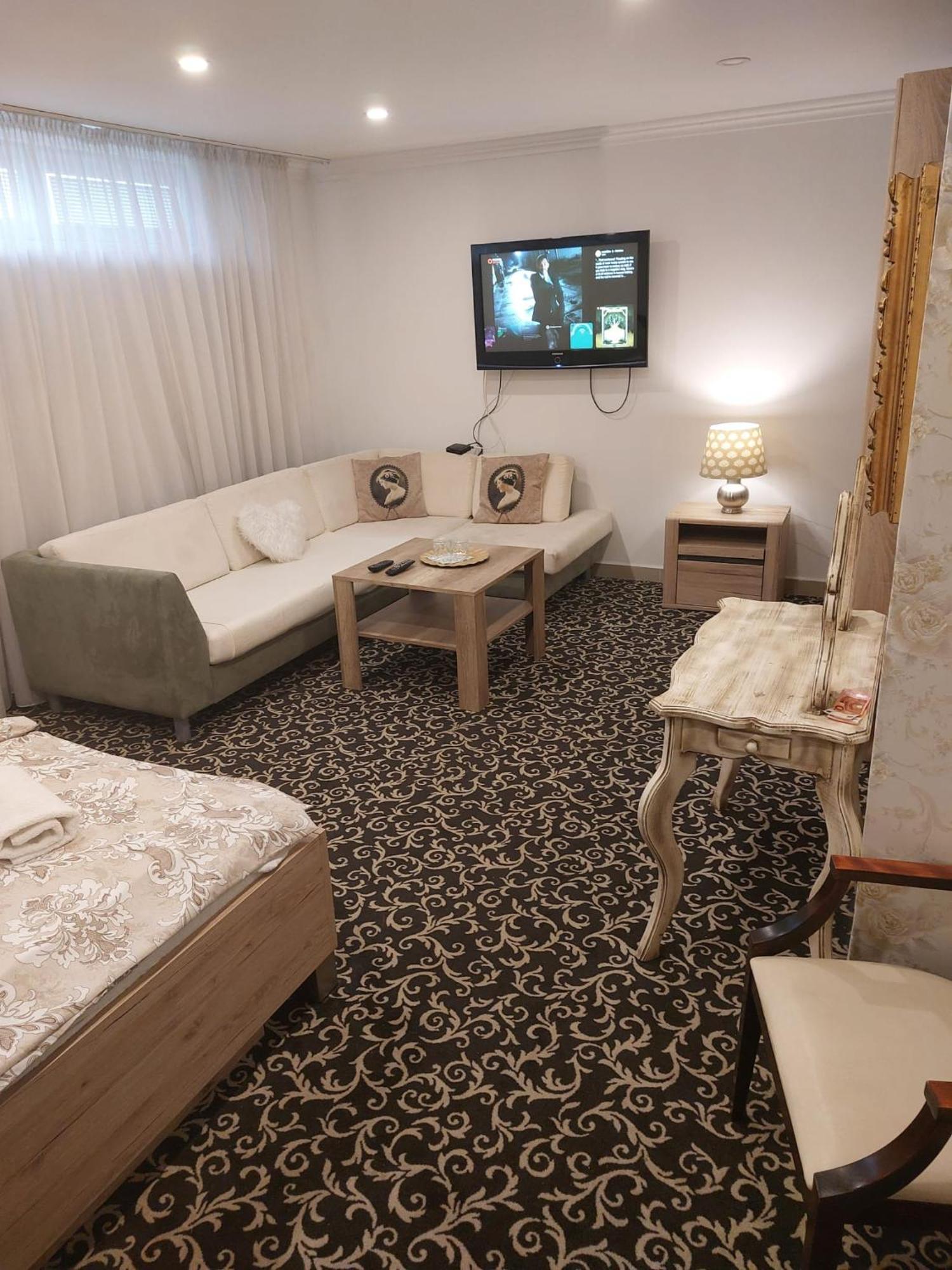 Penzion Vegas Partizánske Extérieur photo